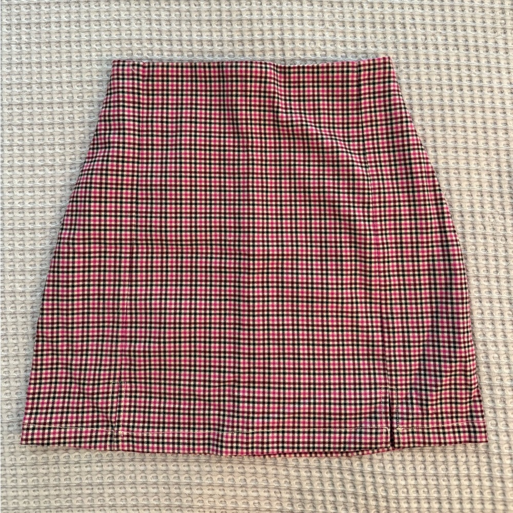 Brandy Melville - pink plaid skirt